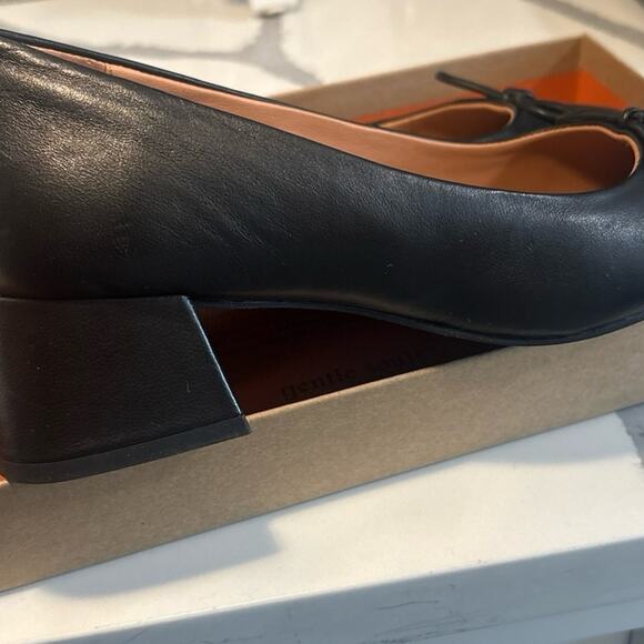 GENTLE SOULS - LANCINE LEATHER BOW HEEL - Women’s size 7.5 - Picture 2 of 8